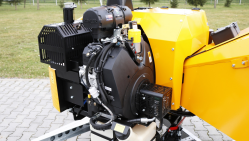 Výkonný štěpkovač na benzín a s brzděným podvozkem (38 HP) LS 160 PPB 